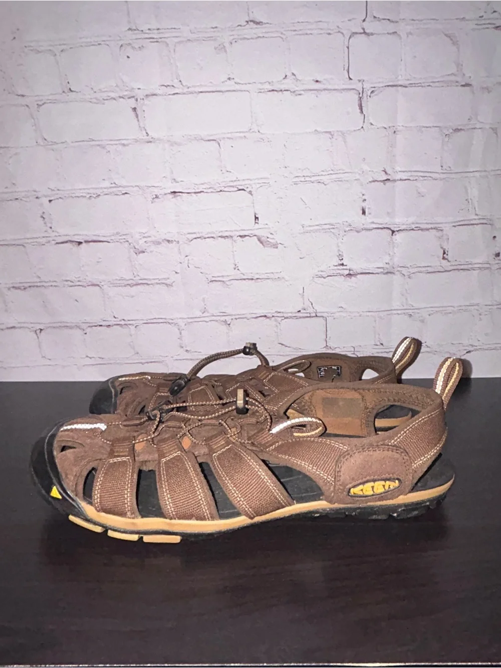 Keen Newport closed toe sandals men’s size 9